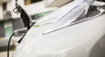 Le auto elettriche sono un fallimento totale, nessuno le sta comprando: cosa succederà nel 2025